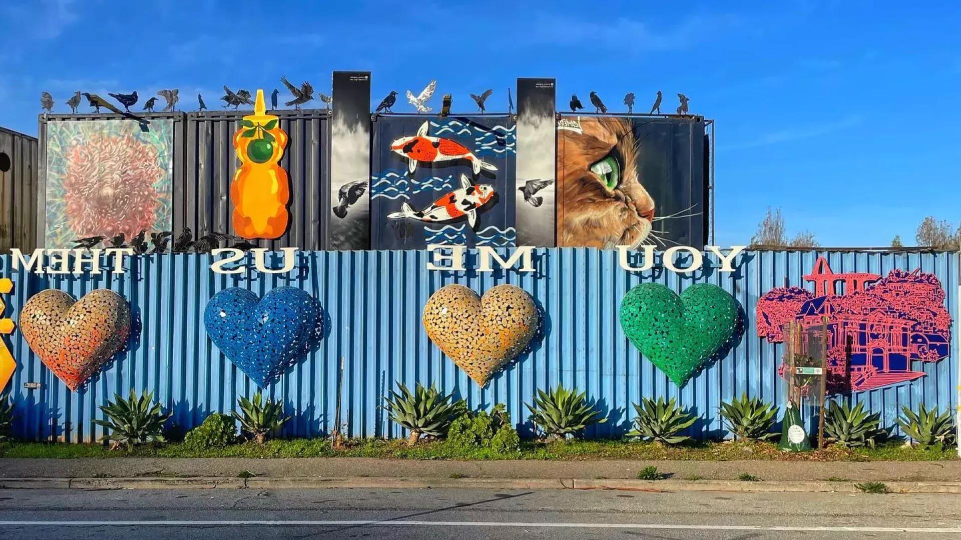 Obras de arte y murales en el barrio Bayview de San Francisco.
